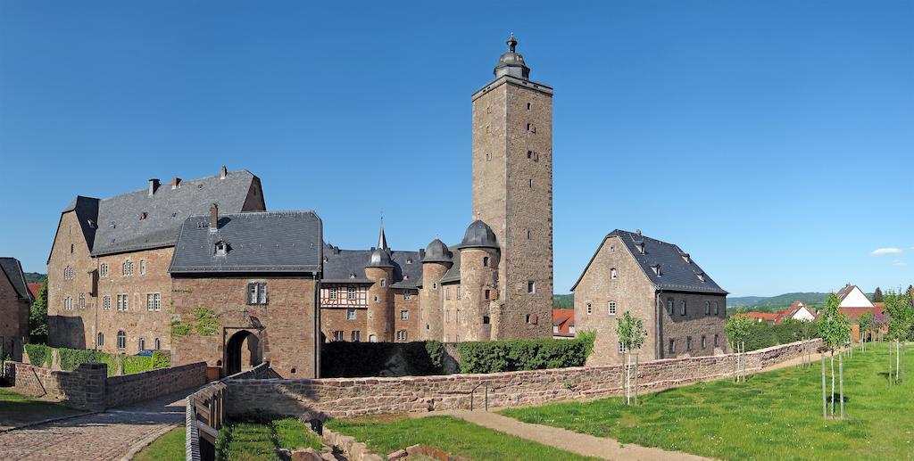 Burgmannenhaus Hotel Steinau an der Straße Exterior foto