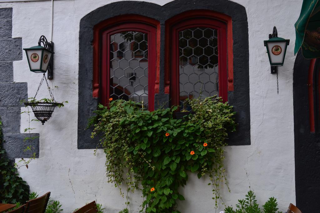 Burgmannenhaus Hotel Steinau an der Straße Exterior foto